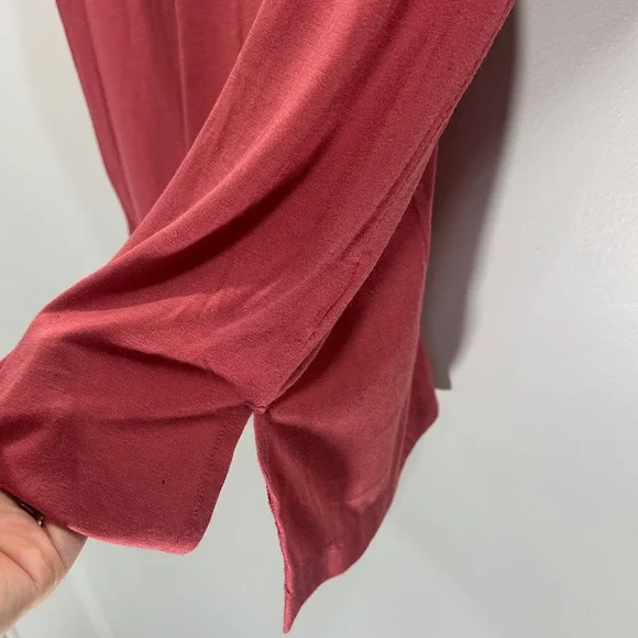 Old Navy Active Woman's Ultralite Go-Dry Maroon Red Open Back Workout Tee XS - Picture 4 of 8